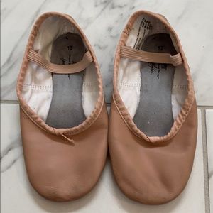 Gently used pink ballet shoes. Size 12